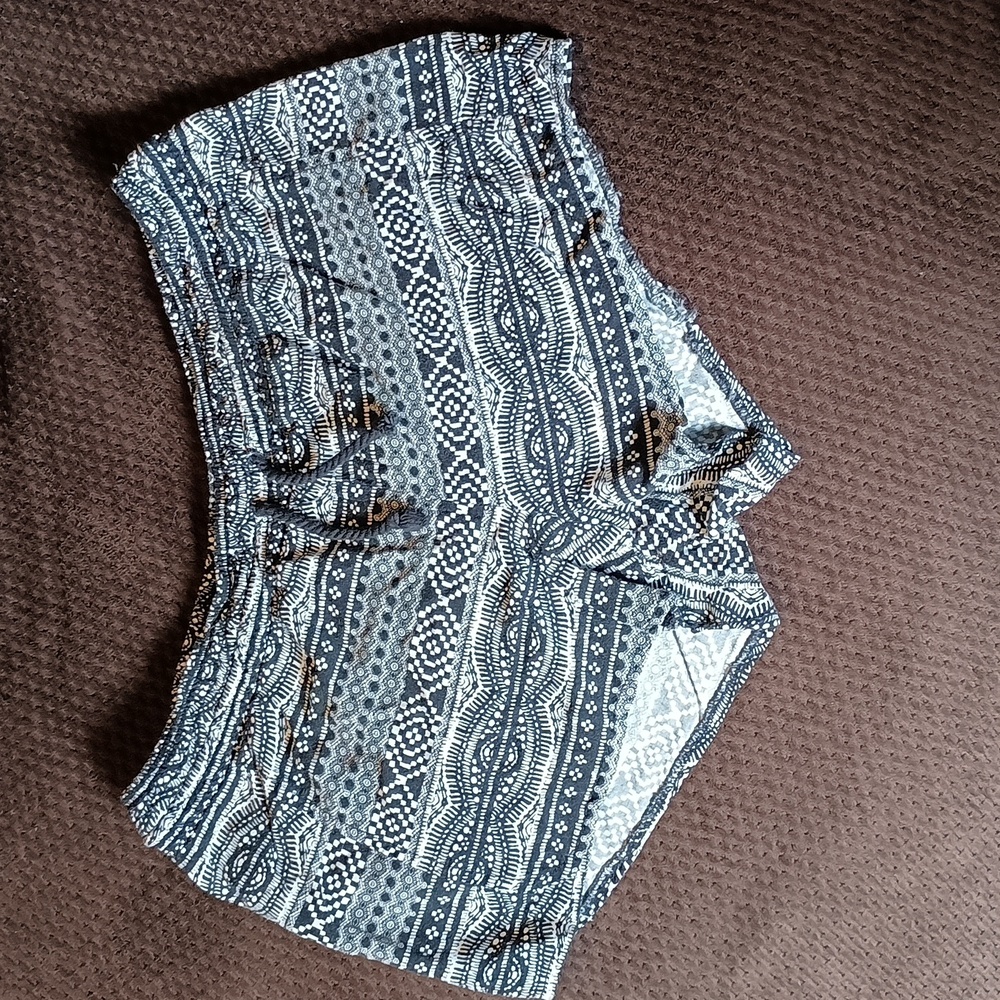 Black&White Tribal Patterned Shorts
